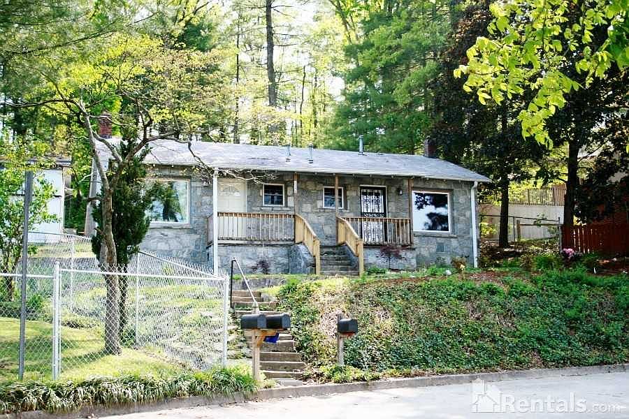 2nd image of 706B Sylvan Blvd