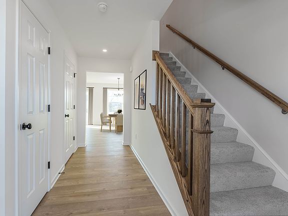 Monroe-C-AV30-VS-Foyer