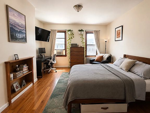 2nd image of 181 Maujer St APT 3R