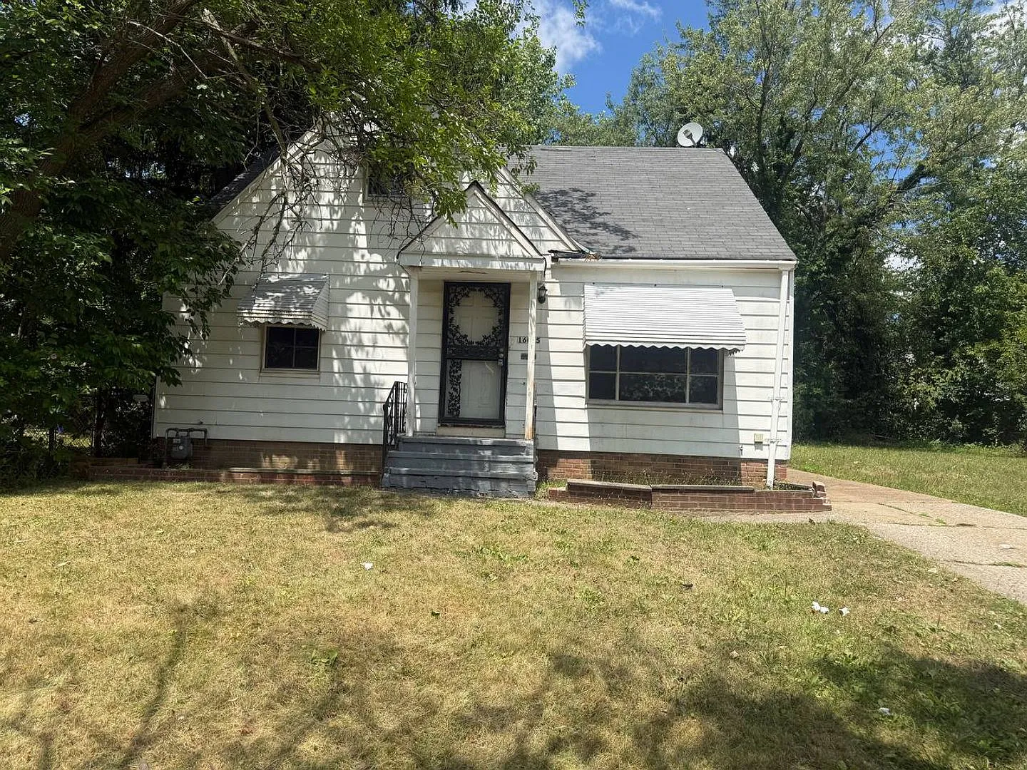 3-Bedroom Cozy Colonial House — Photo 1