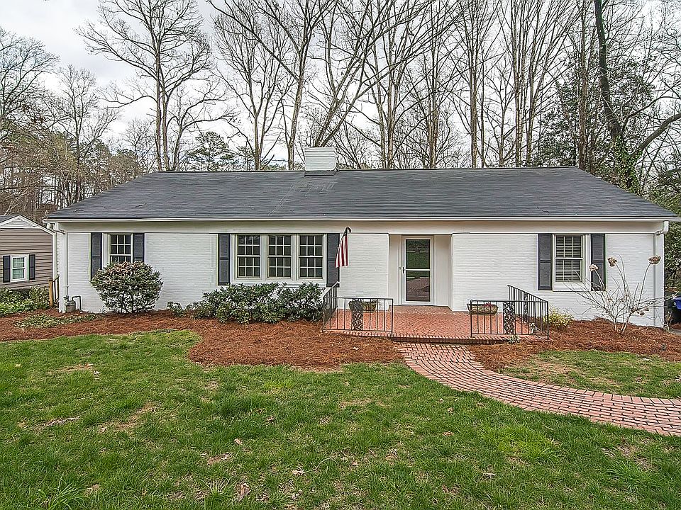 1st image of 220 Meyers Dr