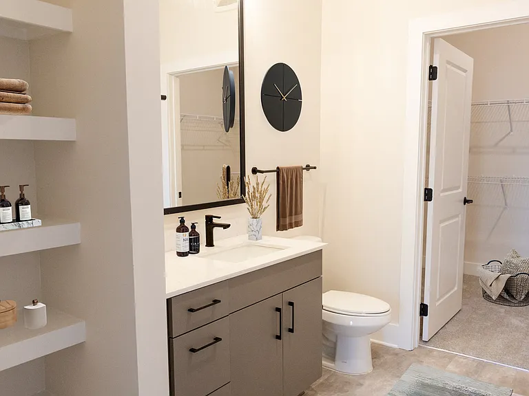 District at Riverside Apartments — Photo 118