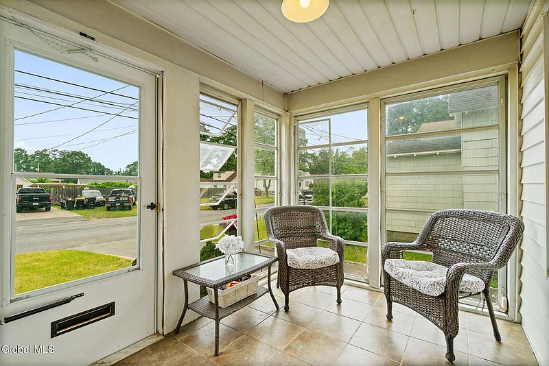 3rd image of 2527 1st Avenue