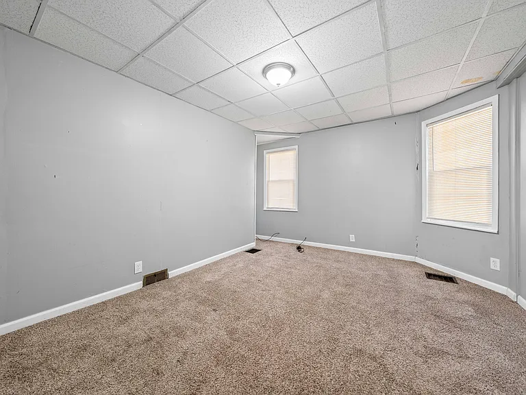 559 S Goodman St — Photo 14