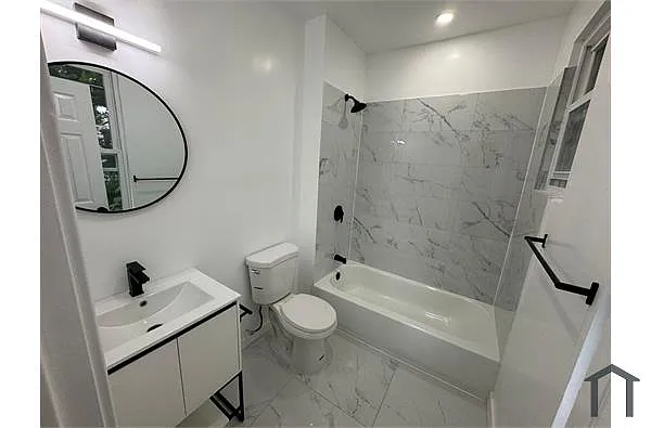 Building Photo - 9 Williams St #2