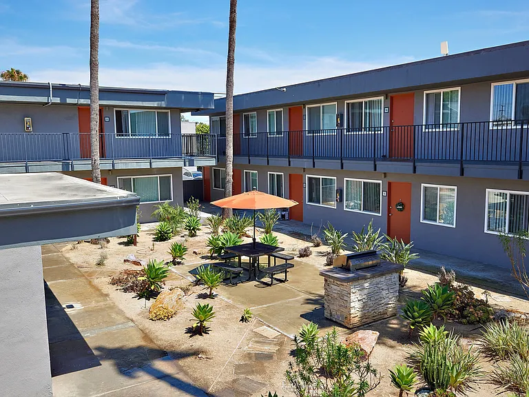 Elivia Apartments — Photo 12
