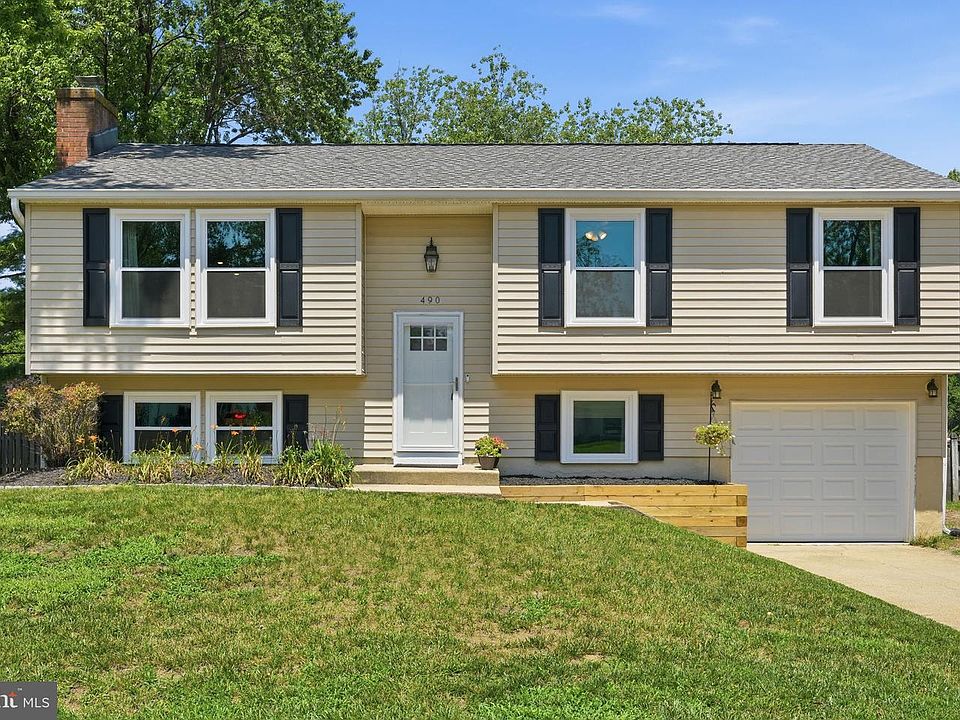 1st image of 490 Eleanor Ln