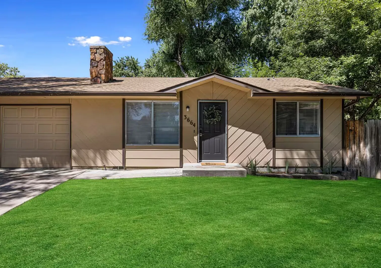 Pet Friendly- Large Backyard in Boise — Photo 1