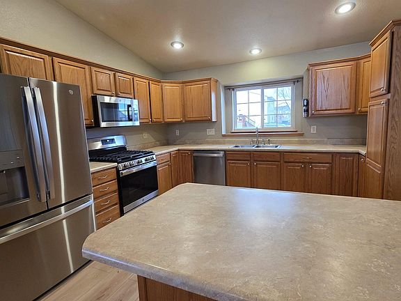 3rd image of 484 Daystar Rd