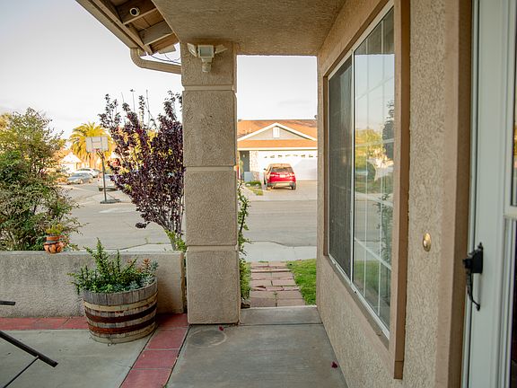 4th image of 1597 Lobelia Ave