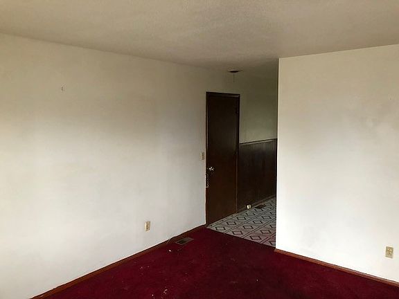 2nd image of 906 Holly Ave
