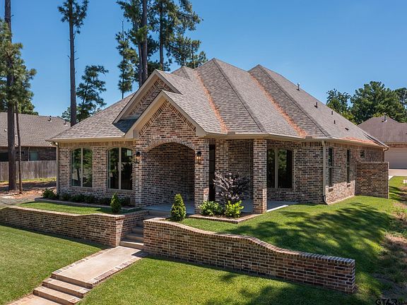 3rd image of 1113 Gardenwood Dr