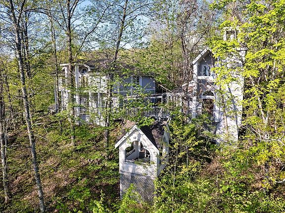 4th image of 838 Ski Mountain Rd #C2