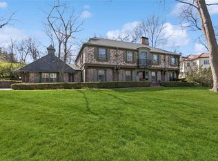 6140 Ensley Ln, Mission Hills, KS 66208