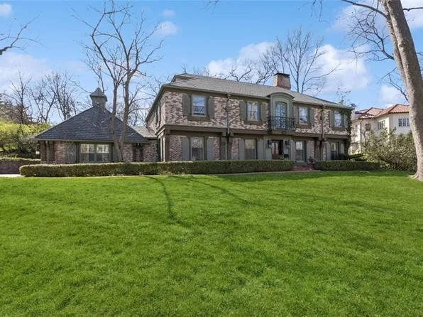 6140 Ensley Ln, Mission Hills, KS 66208