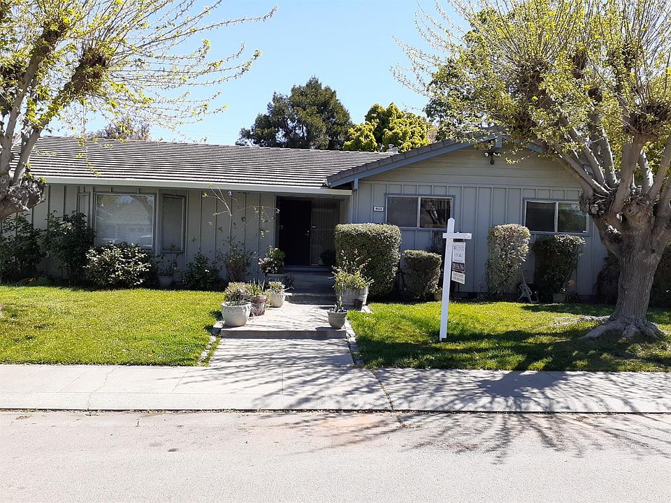 1st image of 8022 Heather Dr
