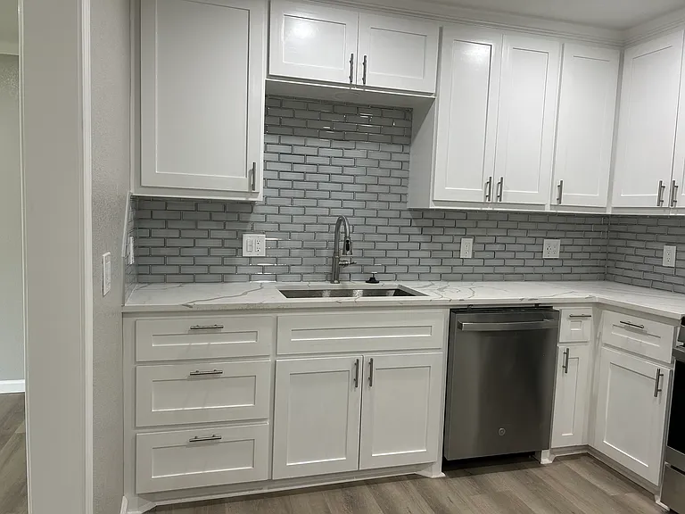 203 Mimosa St — Photo 2