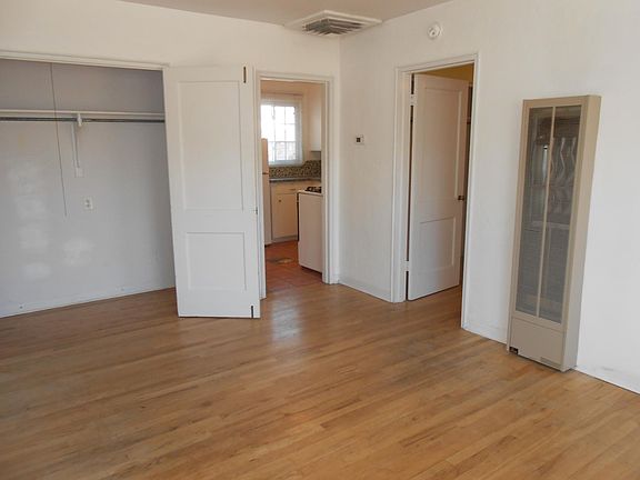 5th image of 1213 Girard Blvd SE APT B