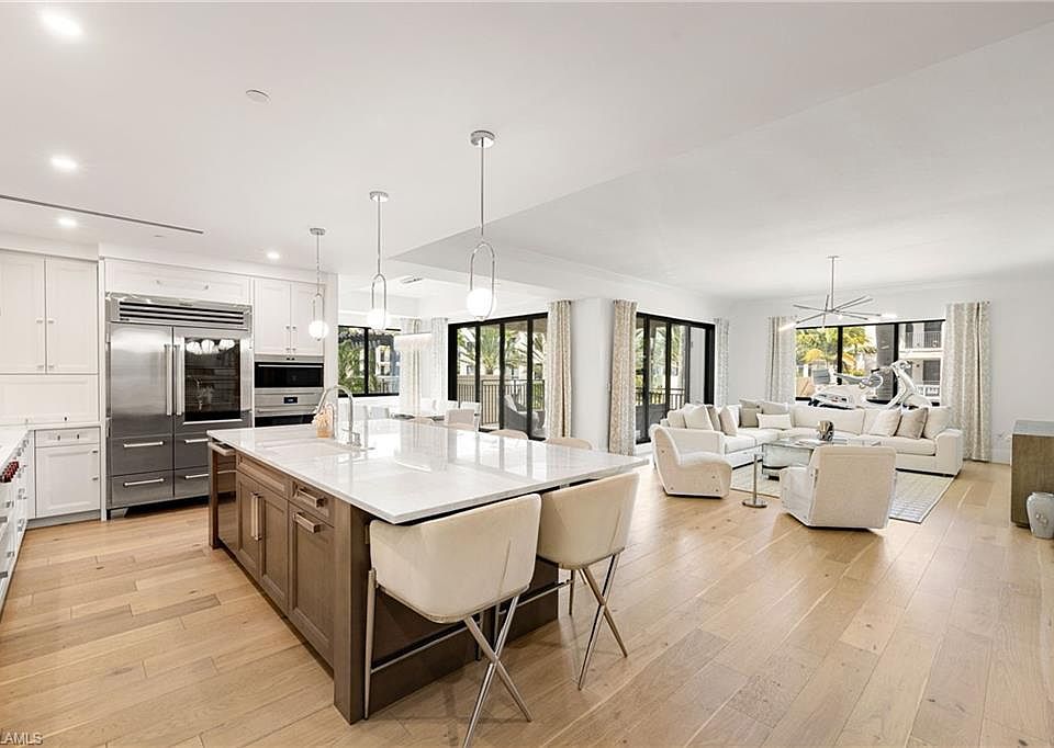 1st image of 1130 3rd AVE S #210