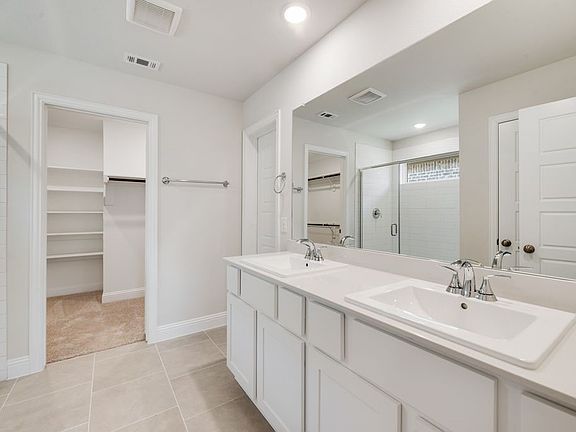 4th image of 1707 Sandy Pond St