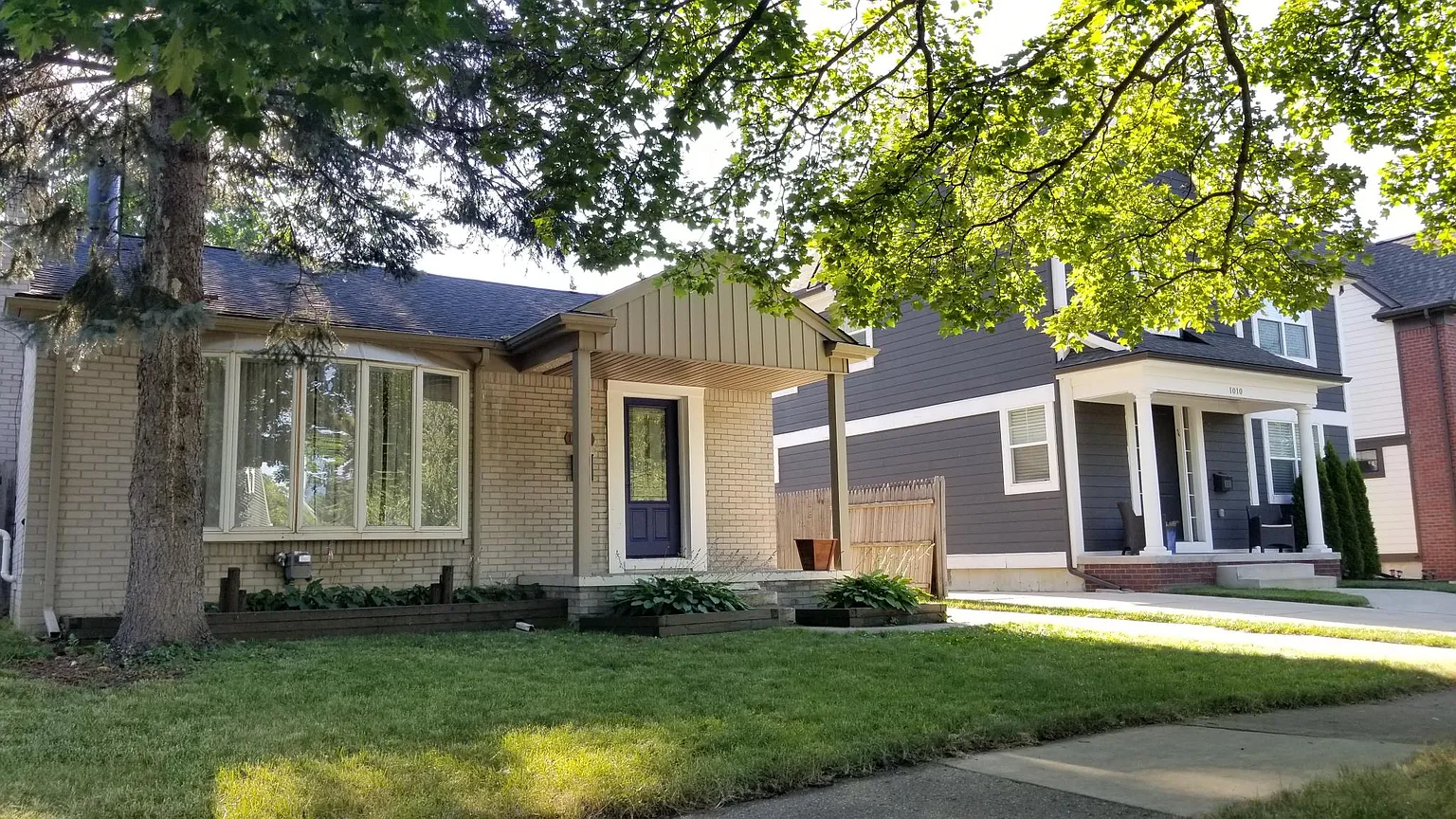 1016 McLean Ave photo 1