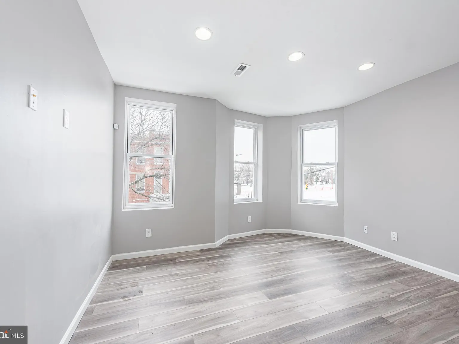 2 bed, 915 sqft, $1,400 — Photo 3