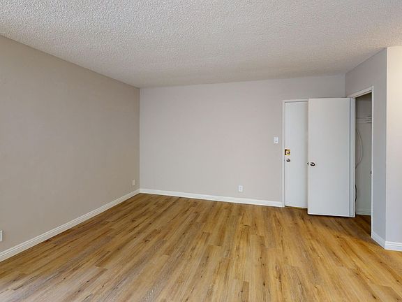 3rd image of 516 S Kenmore Ave APT 7