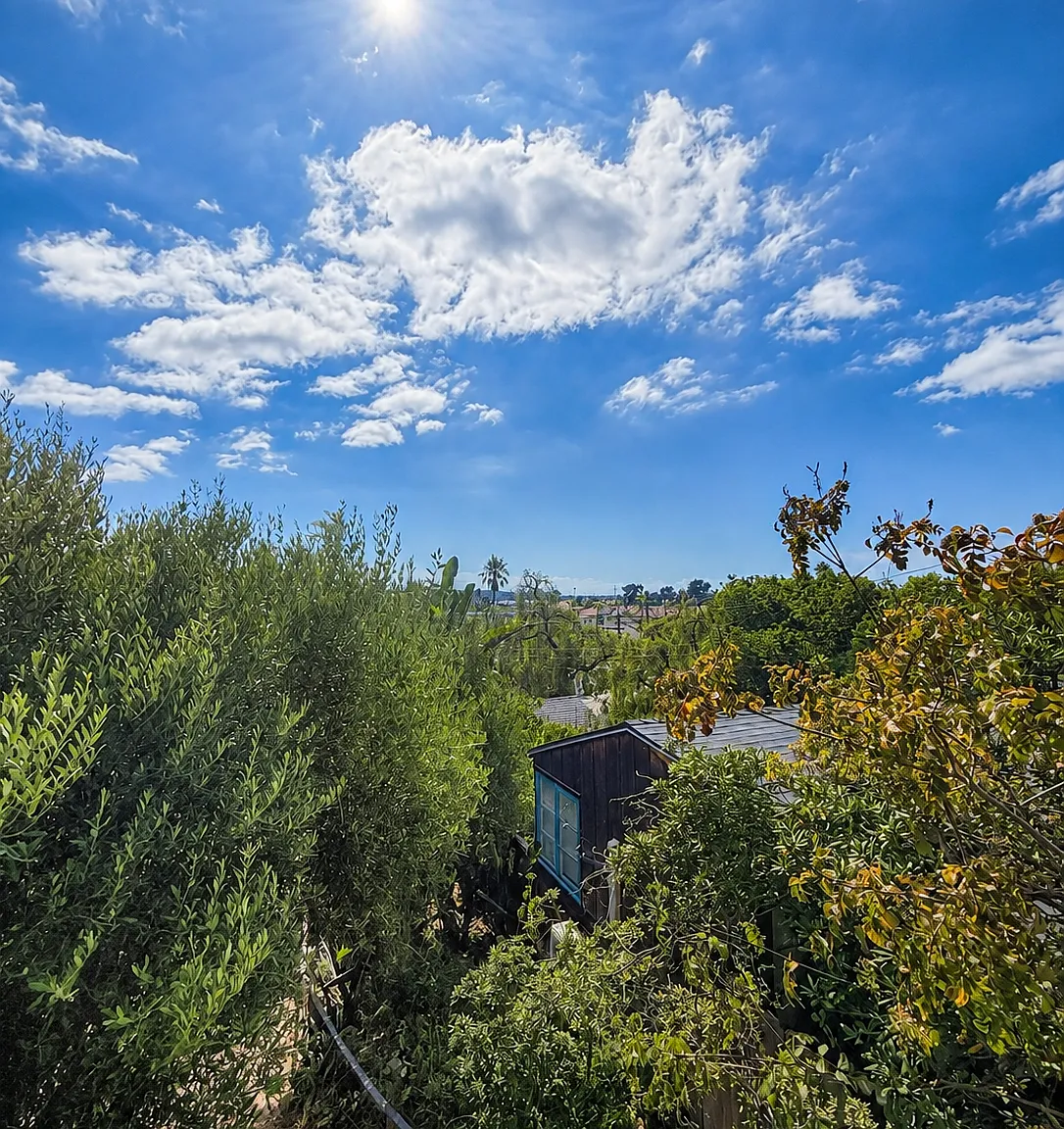 2374 Linwood St — Photo 3