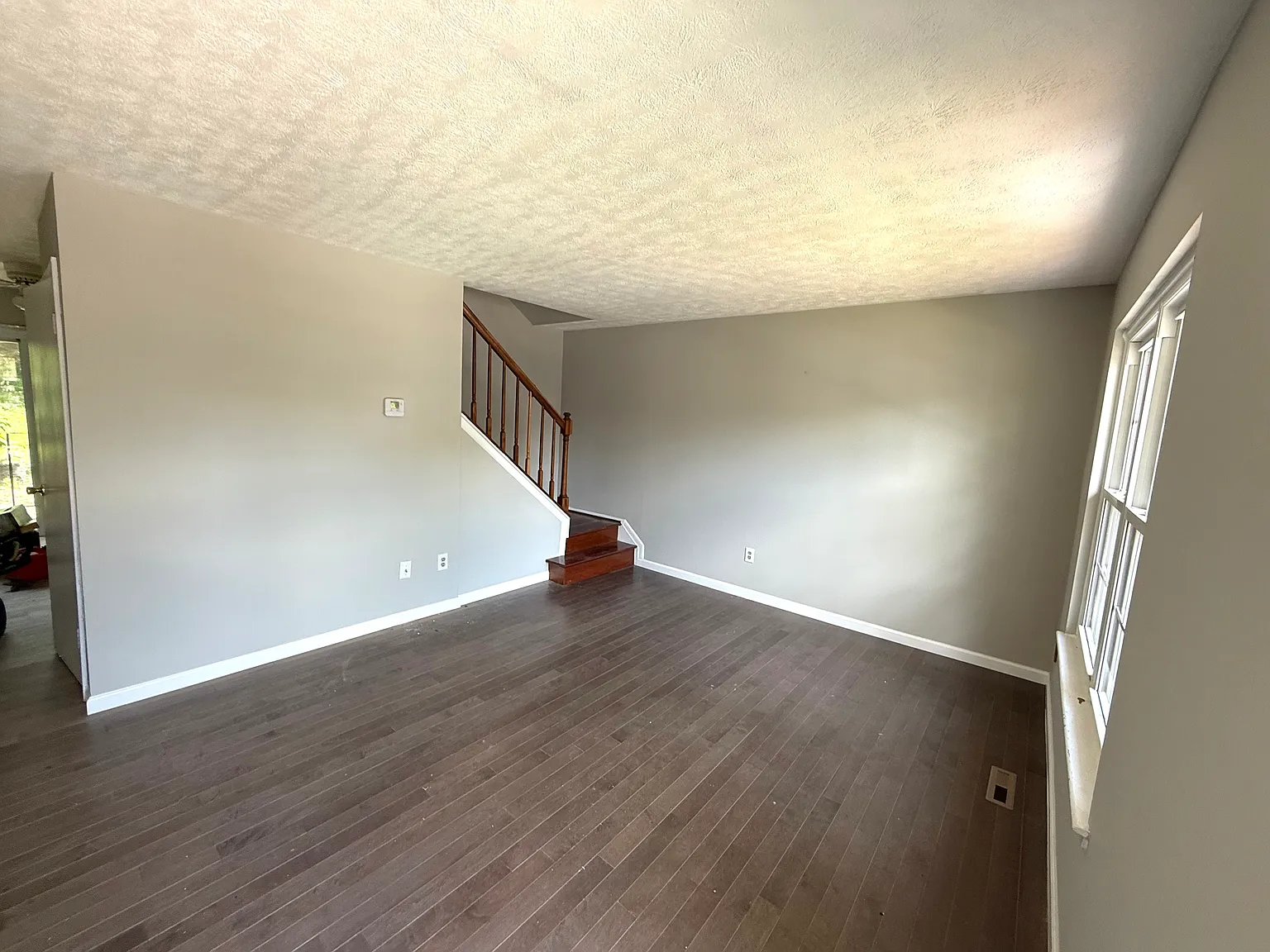 3 bed, 1044 sqft, $2,000 — Photo 2