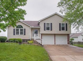 1836 SE 7th St, Lees Summit, MO 64063