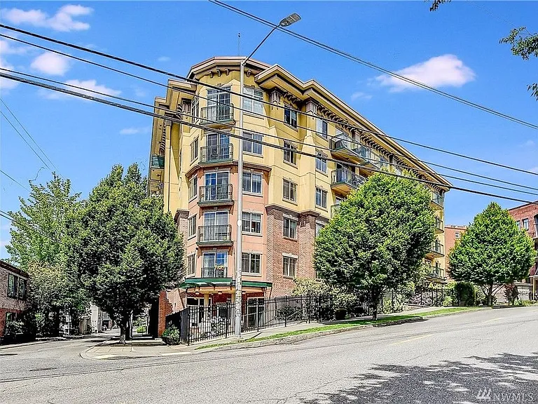 Maxwell condos — Photo 1