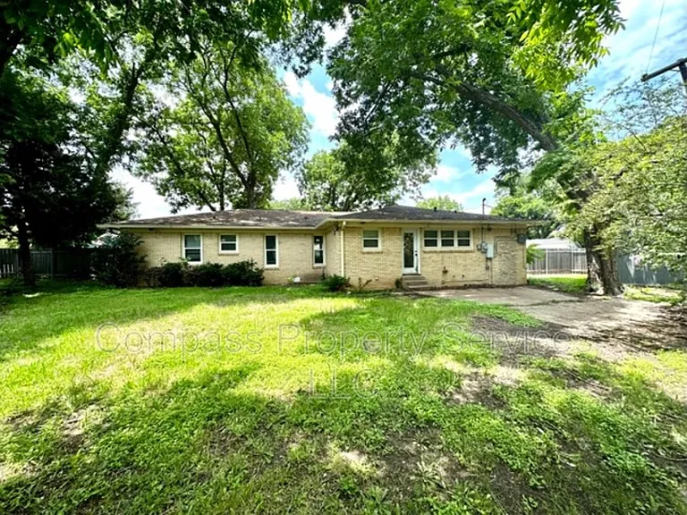 1317 Hillside St — Photo 17