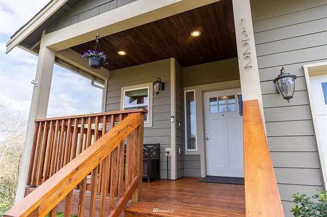 4 bed, 2.5 bath, 1554 sqft, $3,400 — Photo 2