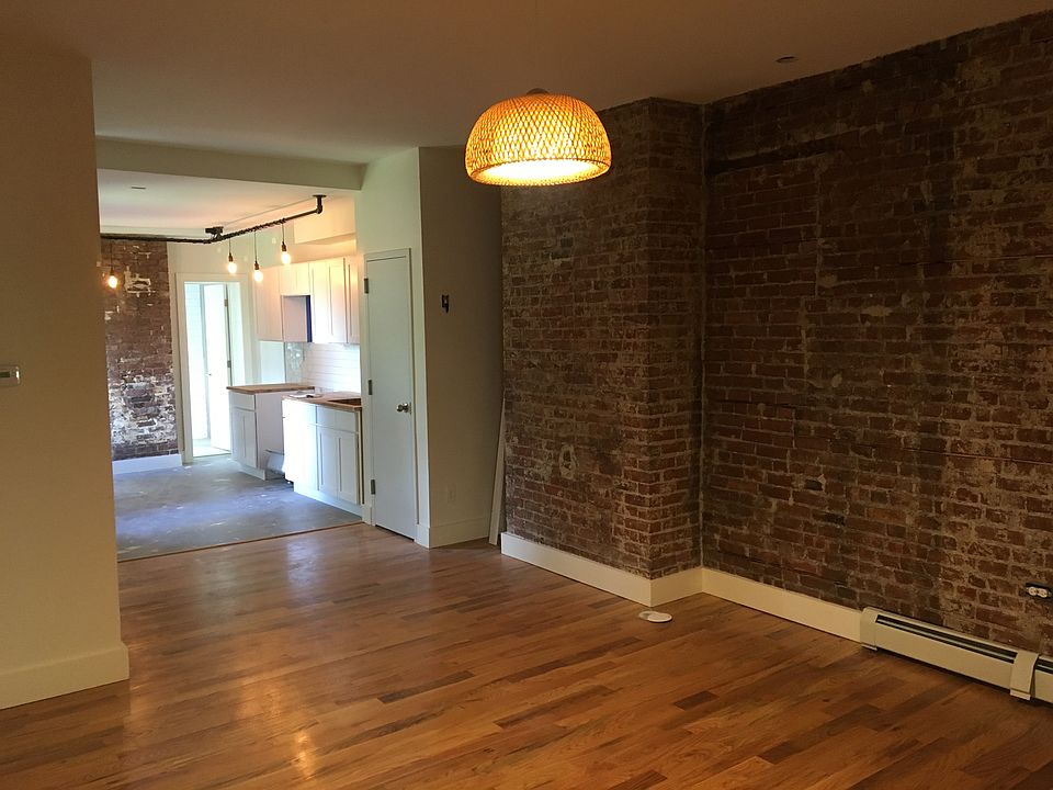 1st image of 161 Washington St #3