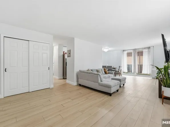 712 N Broad St APT 3C, Elizabeth, NJ 07208