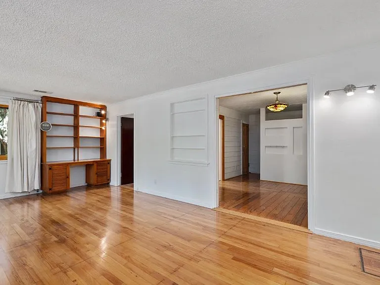 1212 Bentwood Rd — Photo 6