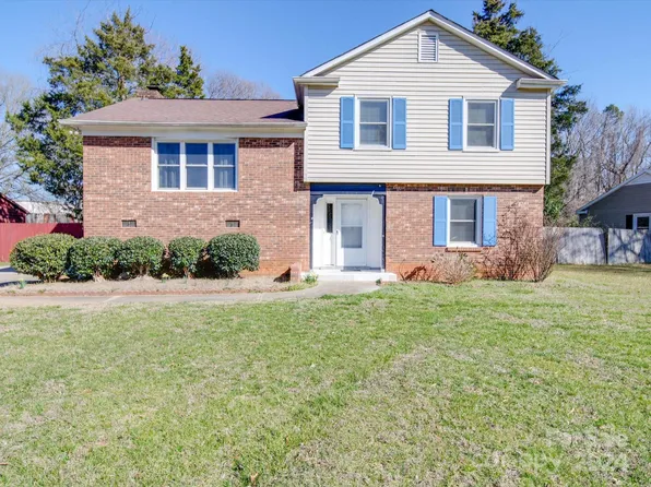 5846 Falstaff Dr, Charlotte, NC 28227