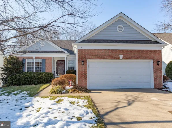 4 Covington Dr, Fredericksburg, VA 22406