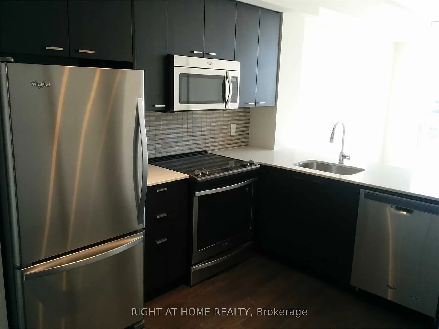 30 Roehampton Ave — Photo 3