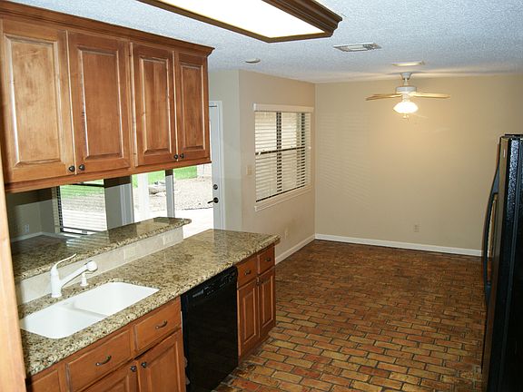 5th image of 1110 Chippenham Dr