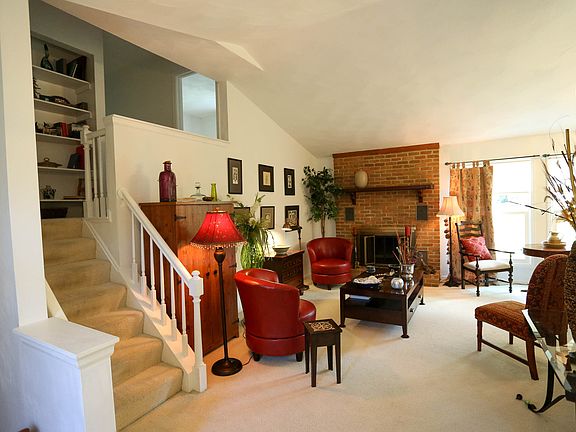 4th image of 1110 Horseshoe Ln