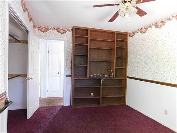 5th image of 250 E Brunswick Ave