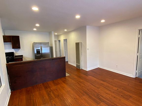 2nd image of 527 Hyde Park Place Inglewood Cir #1/2