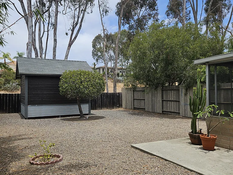 744 Foxglove St — Photo 7