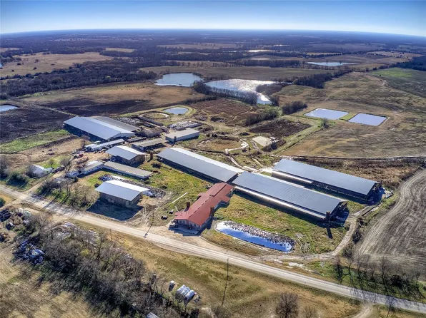 976 Farm Road 3426, Paris, TX 75462