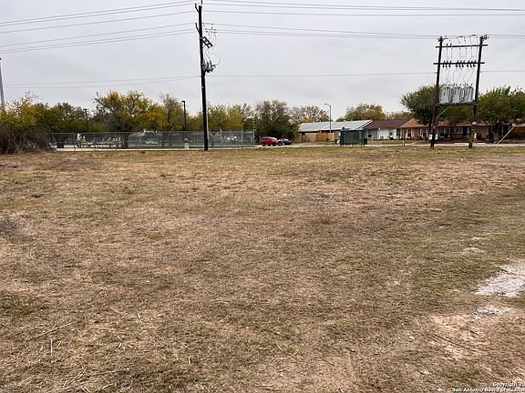 2nd image of 5853 Midcrown Dr