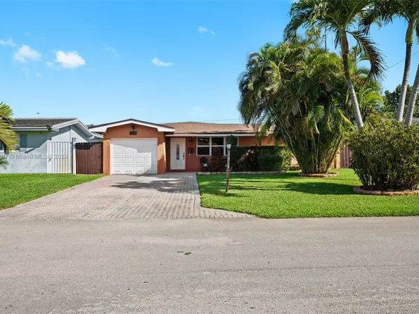 7671 NW 15th Ct, Pembroke Pines, FL 33024