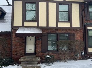1708 Vernier Rd #33, Grosse Pointe Woods, MI 48236