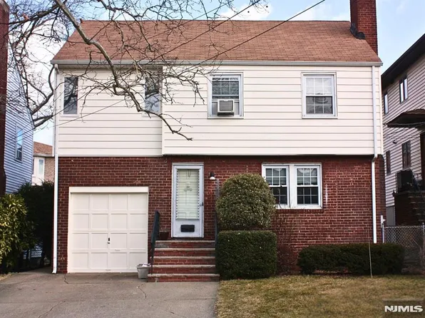 15 W Harwood Ter, Palisades Park, NJ 07650