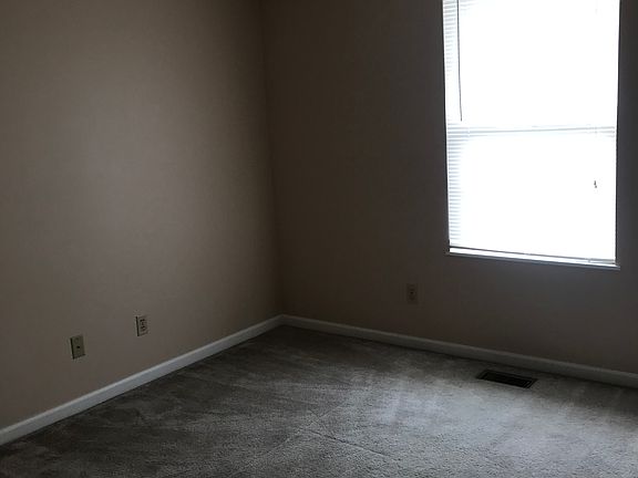 5th image of 220 Pepperhill Dr